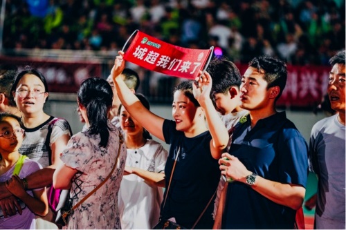 一場(chǎng)足球點(diǎn)燃一座城12.jpg