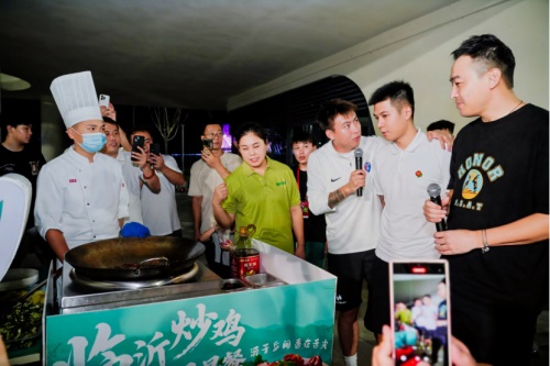 一場(chǎng)足球點(diǎn)燃一座城16.jpg
