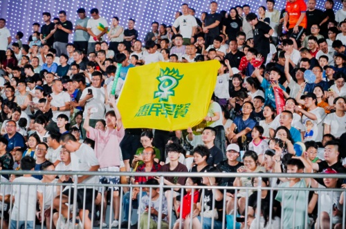 一場(chǎng)足球點(diǎn)燃一座城17.jpg